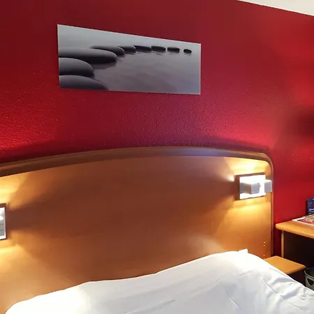 Initial By Balladins Amiens / ホテル ロンゴー